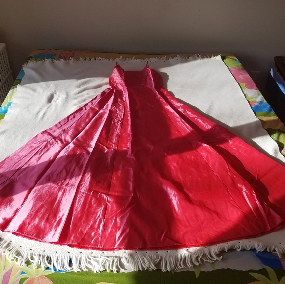 Zum Zum by Niki Livas Spaghetti strap Gown Dress - Picture 3 of 16